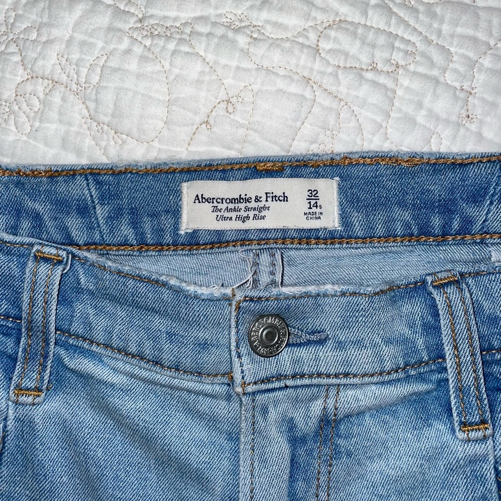 Abercrombie & Fitch, The Ankle Straight Ultra High Rise